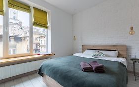 Romantic Apartments- View Of The Town Hall